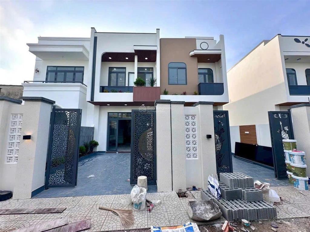 Nhà 1 trệt 1 lầu hiện đại  sổ hồng riêng ngay sân golf long thành, tp. biên hoà