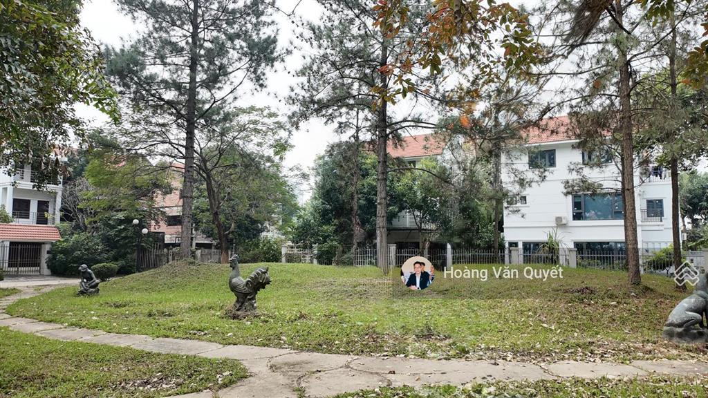 Bán biệt thự góc 237m2 view đồi thông, nhà hoàn thiện và cho thuê. giá bán 83tr/m2 gặp chính chủ