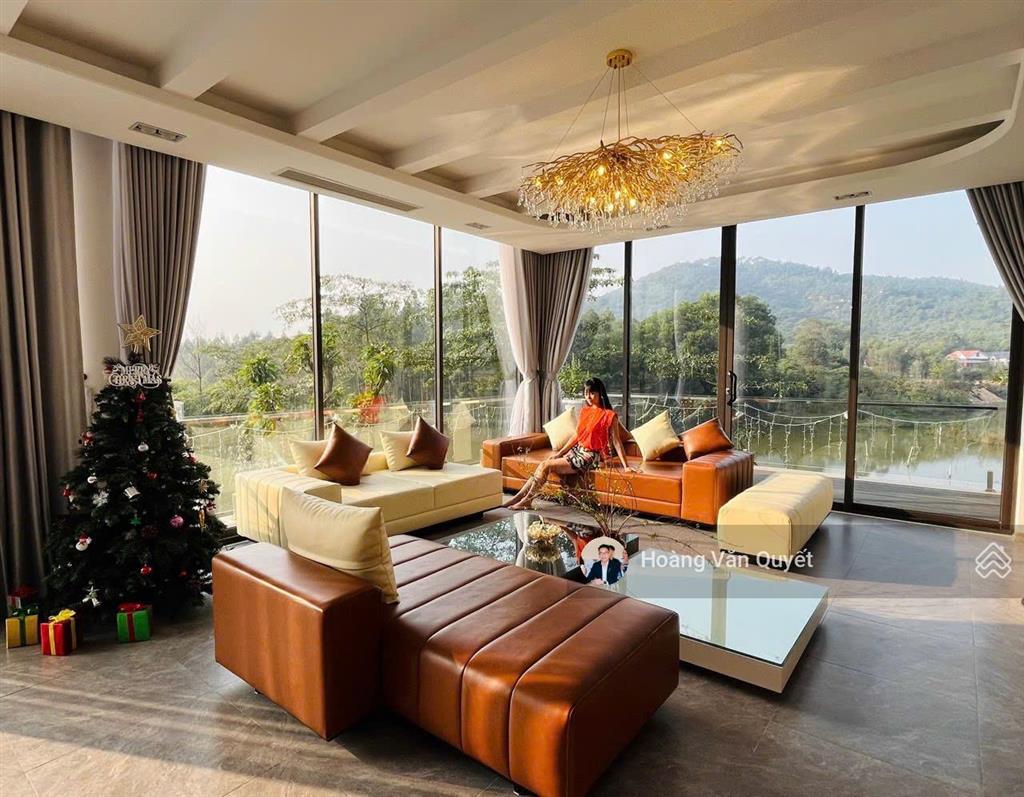 Bán biệt thự mặt hồ dãy ha venus resort 250m2 hoàn thiện 3pn đồ đẹp. giá 13,x tỷ  0962 202 ***