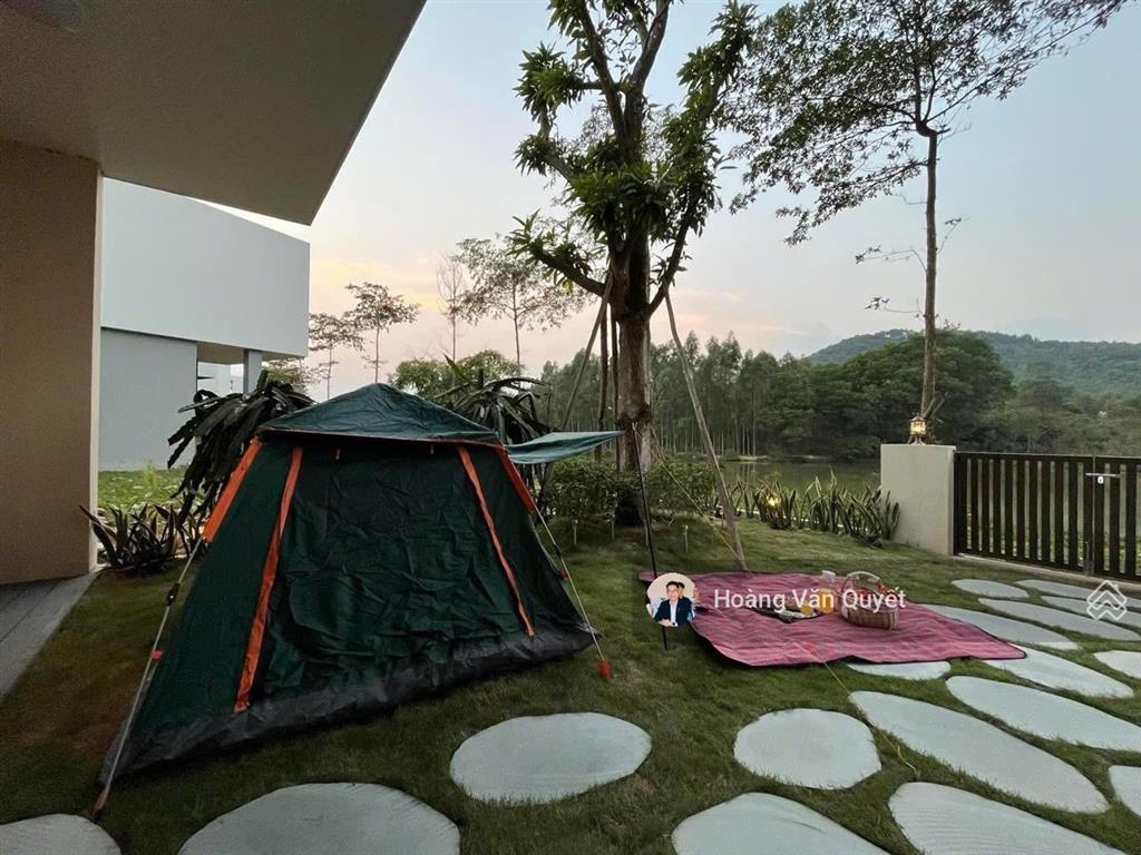Bán biệt thự mặt hồ dãy ha venus resort 250m2 hoàn thiện 3pn đồ đẹp. giá 13,x tỷ  0962 202 ***