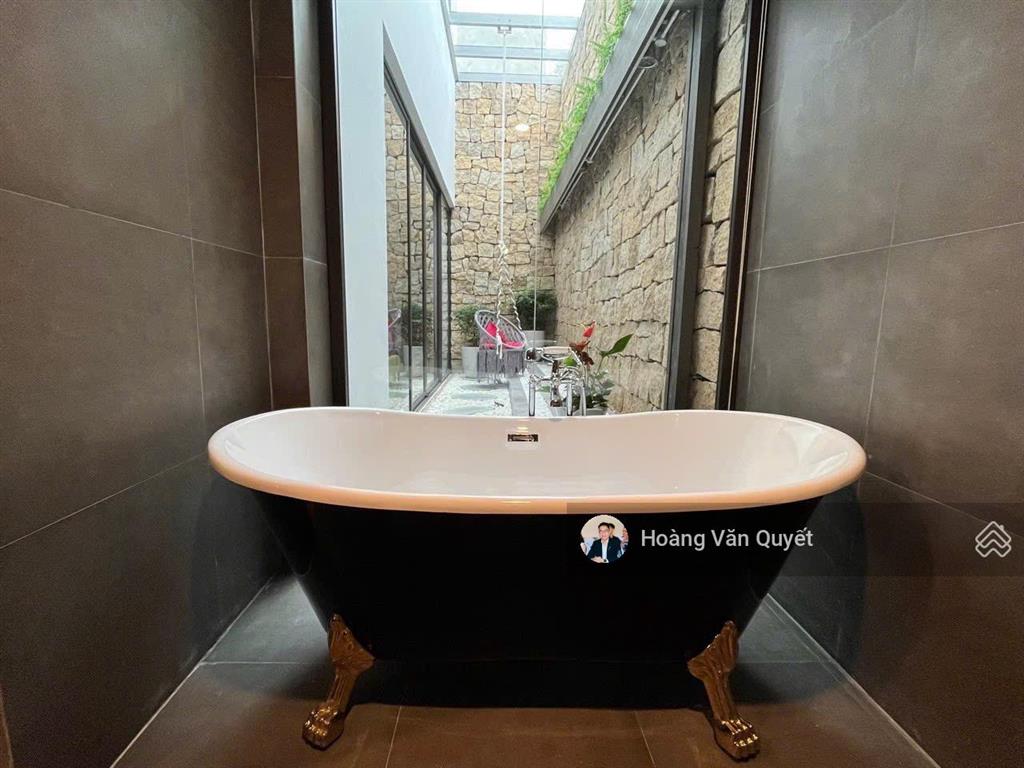 Bán biệt thự mặt hồ dãy ha venus resort 250m2 hoàn thiện 3pn đồ đẹp. giá 13,x tỷ  0962 202 ***