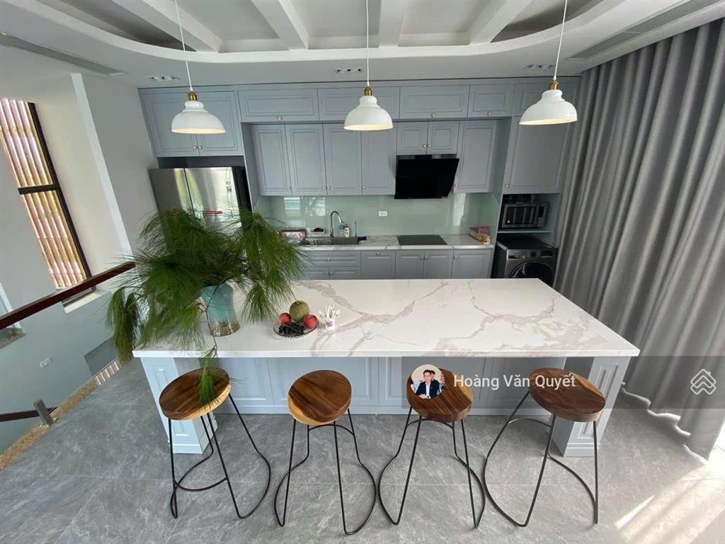 Bán biệt thự mặt hồ dãy ha venus resort 250m2 hoàn thiện 3pn đồ đẹp. giá 13,x tỷ  0962 202 ***