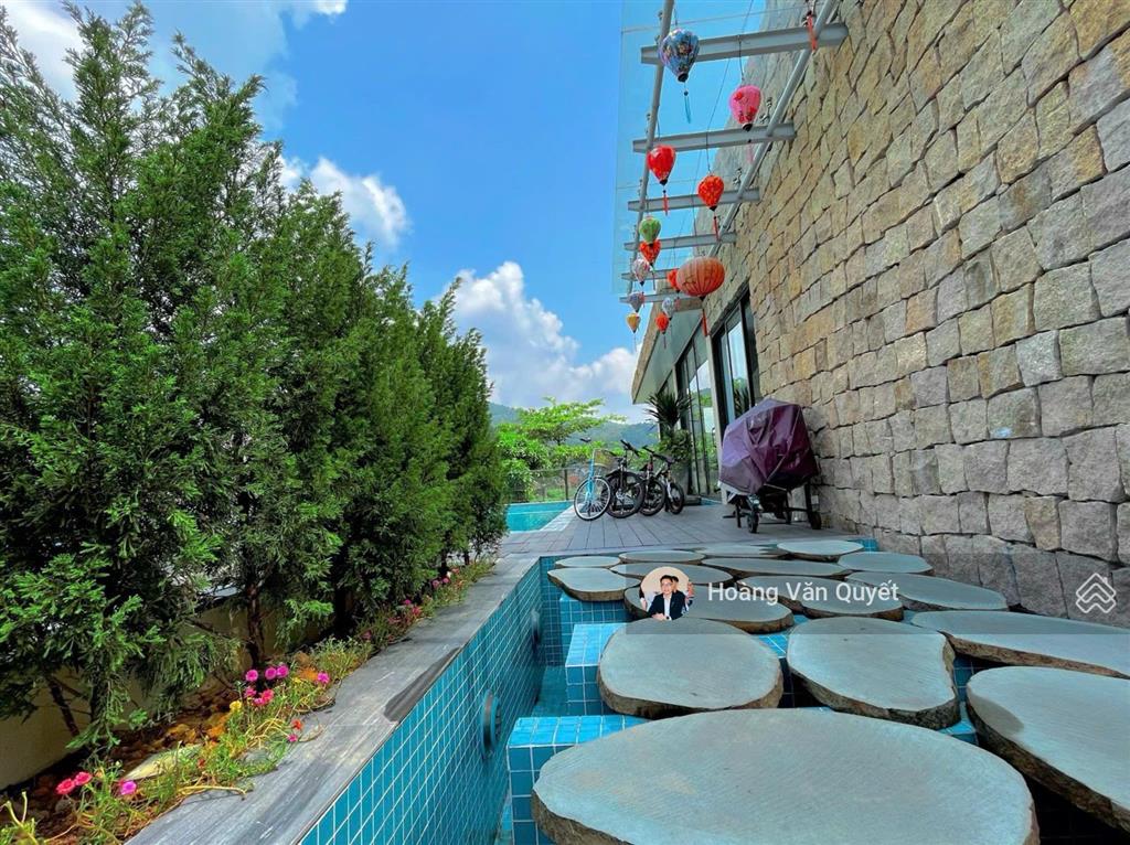 Bán biệt thự mặt hồ dãy ha venus resort 250m2 hoàn thiện 3pn đồ đẹp. giá 13,x tỷ  0962 202 ***