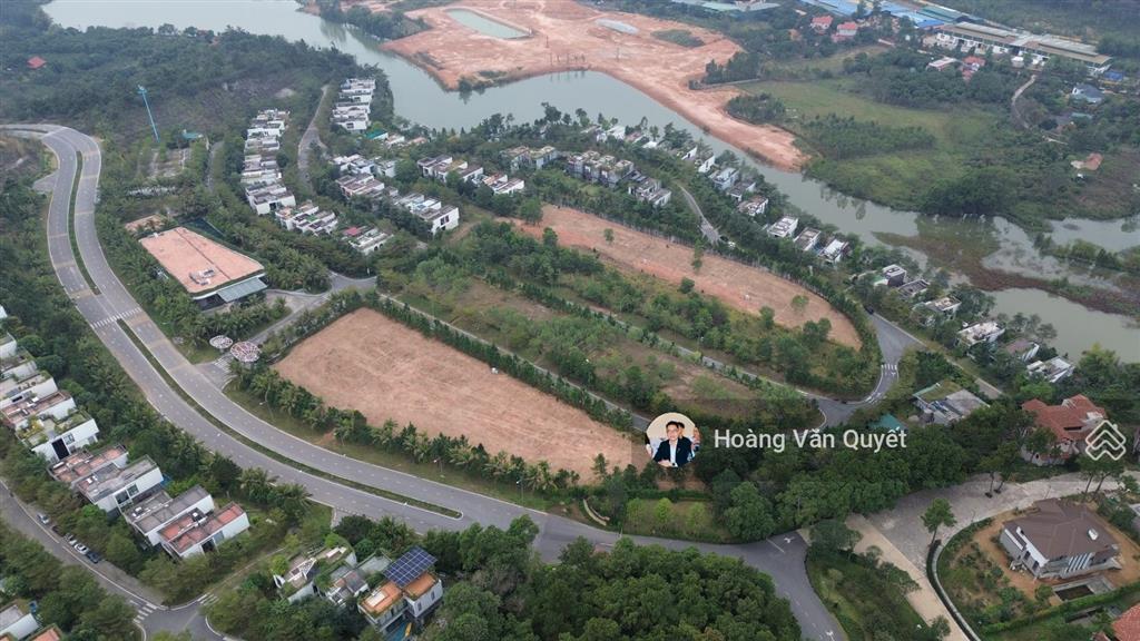 Bán biệt thự xây thô 250m2 mặt hồ venus resort thêm đất mở rộng 200m2 chỉ 12 tỷ.  0962 202 ***