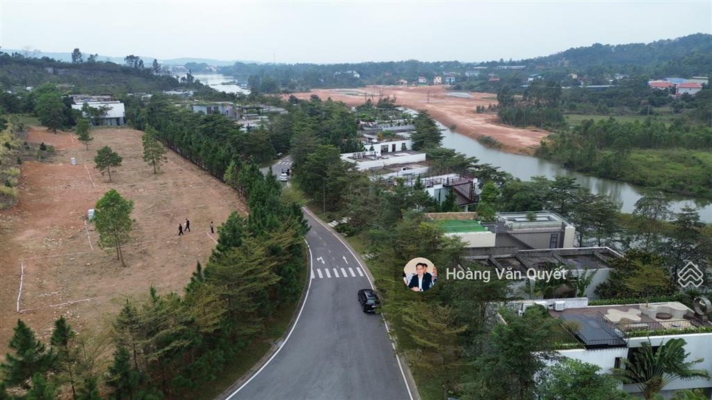 Bán biệt thự xây thô 250m2 mặt hồ venus resort thêm đất mở rộng 200m2 chỉ 12 tỷ.  0962 202 ***