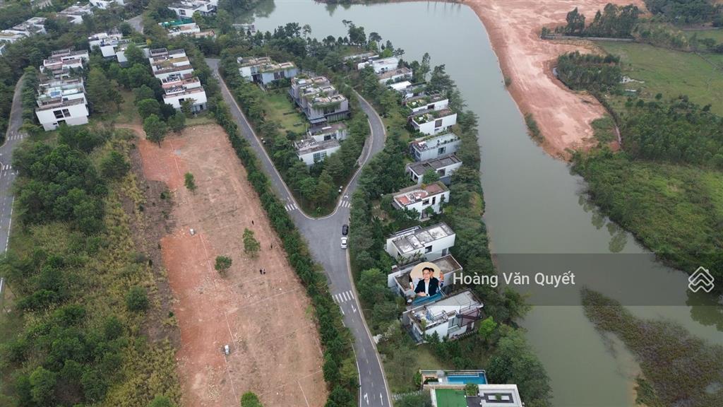 Bán biệt thự xây thô 250m2 mặt hồ venus resort thêm đất mở rộng 200m2 chỉ 12 tỷ.  0962 202 ***