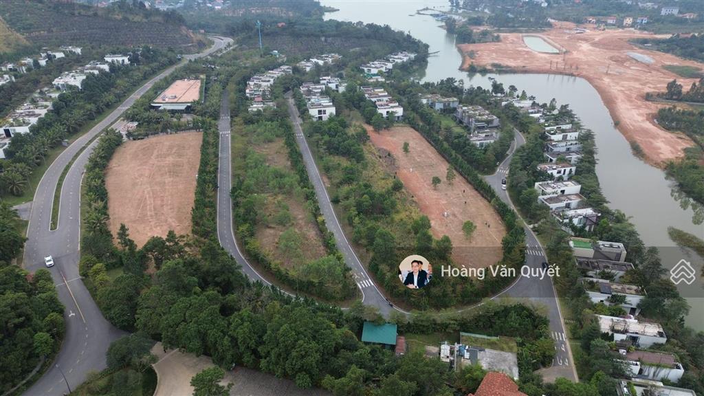 Bán biệt thự xây thô 250m2 mặt hồ venus resort thêm đất mở rộng 200m2 chỉ 12 tỷ.  0962 202 ***
