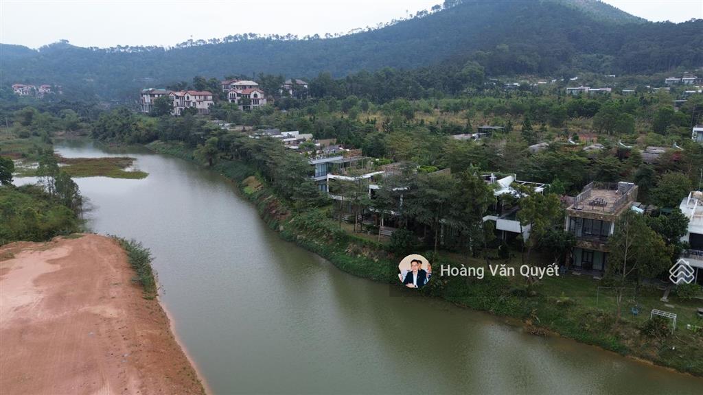 Bán biệt thự xây thô 250m2 mặt hồ venus resort thêm đất mở rộng 200m2 chỉ 12 tỷ.  0962 202 ***