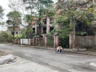 Bán biệt thự song lập 197m2 khu đô thị quang minh xây thô sẵn sổ giá nhỉnh 12 tỷ.  0962 202 ***