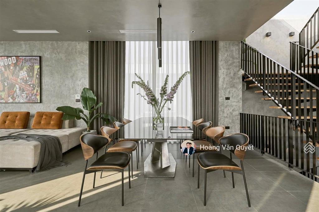Bán biệt thự mặt hồ venus resort 250m2 sổ lâu dài 3pn full nội thất giá 13,5 tỷ.  0962 202 ***