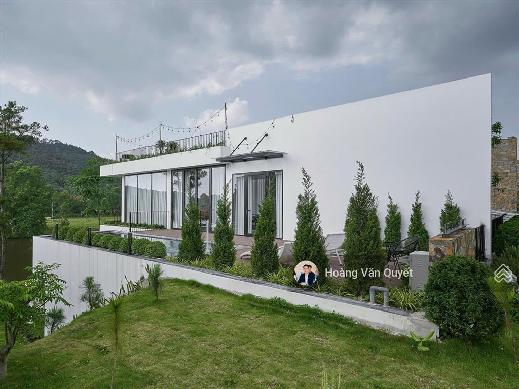 Bán biệt thự mặt hồ venus resort 250m2 sổ lâu dài 3pn full nội thất giá 13,5 tỷ.  0962 202 ***