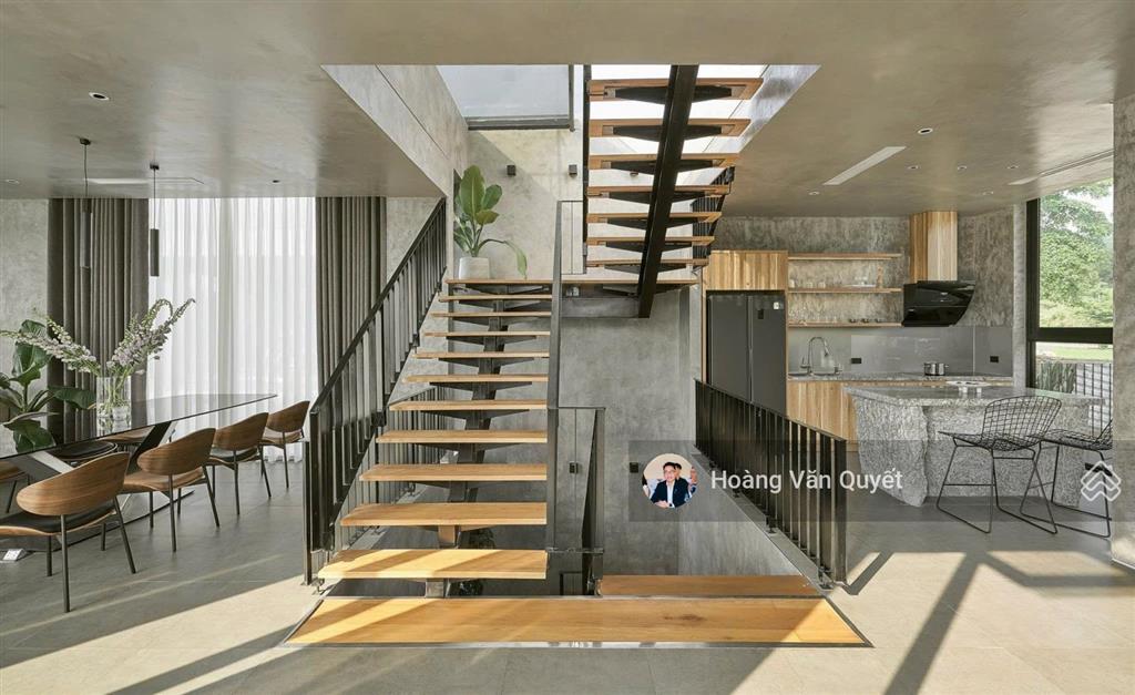 Bán biệt thự mặt hồ venus resort 250m2 sổ lâu dài 3pn full nội thất giá 13,5 tỷ.  0962 202 ***