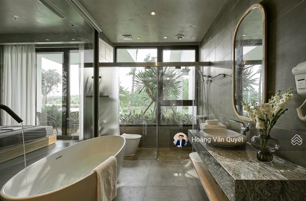 Bán biệt thự mặt hồ venus resort 250m2 sổ lâu dài 3pn full nội thất giá 13,5 tỷ.  0962 202 ***