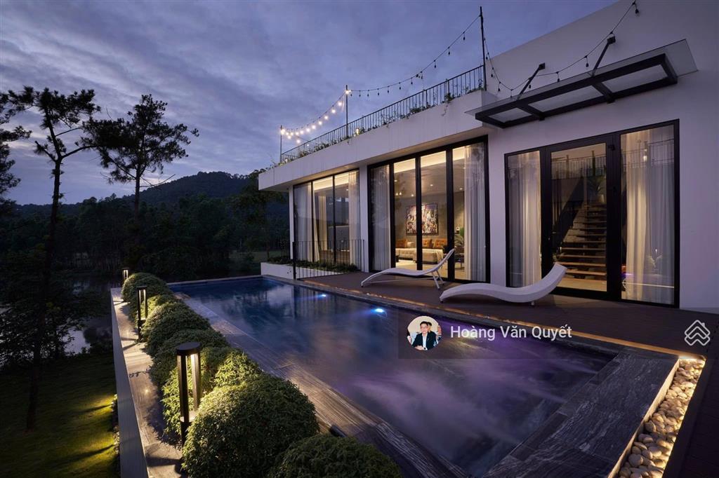 Bán biệt thự mặt hồ venus resort 250m2 sổ lâu dài 3pn full nội thất giá 13,5 tỷ.  0962 202 ***