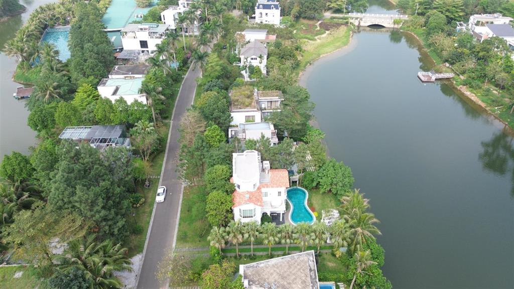 Biệt thự mặt hồ 305m2 flamingo đại lải resort sổ lâu dài sẵn nội thất giá tốt.  0962 202 ***