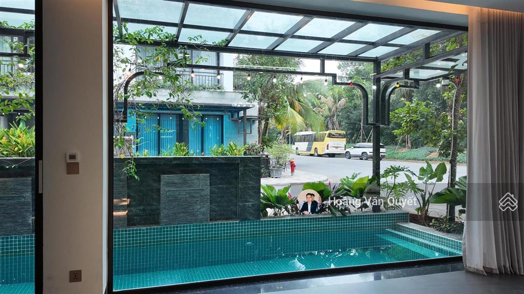 Bán biệt thự 143m2 lô góc, 5 phòng ngủ, bể bơi, full nội thất 4 tầng giá 13,x tỷ.  0962 202 ***
