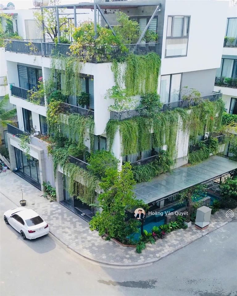 Bán biệt thự 143m2 lô góc, 5 phòng ngủ, bể bơi, full nội thất 4 tầng giá 13,x tỷ.  0962 202 ***
