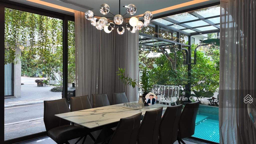 Bán biệt thự 143m2 lô góc, 5 phòng ngủ, bể bơi, full nội thất 4 tầng giá 13,x tỷ.  0962 202 ***