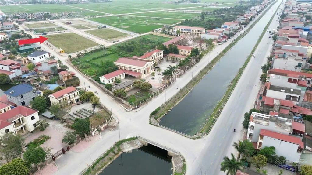 Gấp!!!! đất vuông góc, sổ đỏ chính chủ