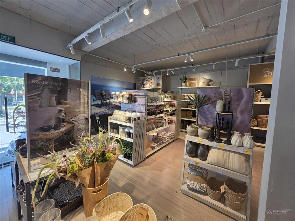 Bán căn shophouse a10 ô 47 mặt đường lê trọng tấn