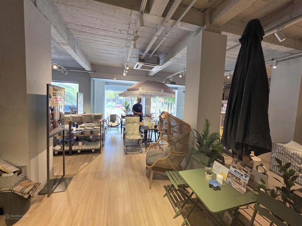 Bán căn shophouse a10 ô 47 mặt đường lê trọng tấn