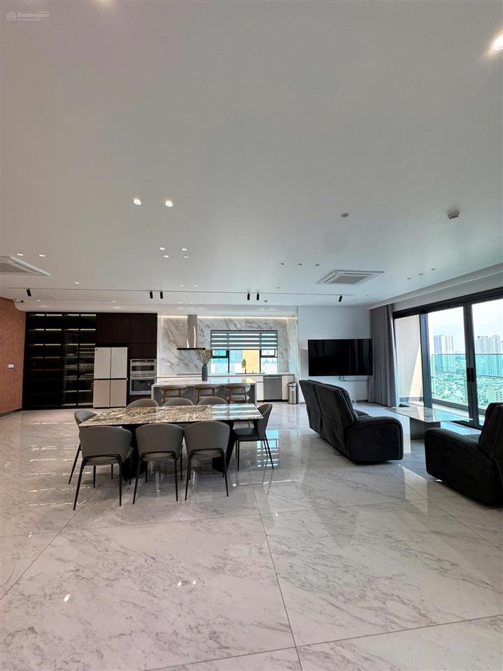 Cho thuê penthouse de la sol, 150 triệu, 430m2, 4pn, 6wc tại quận 4, tp. hcm
