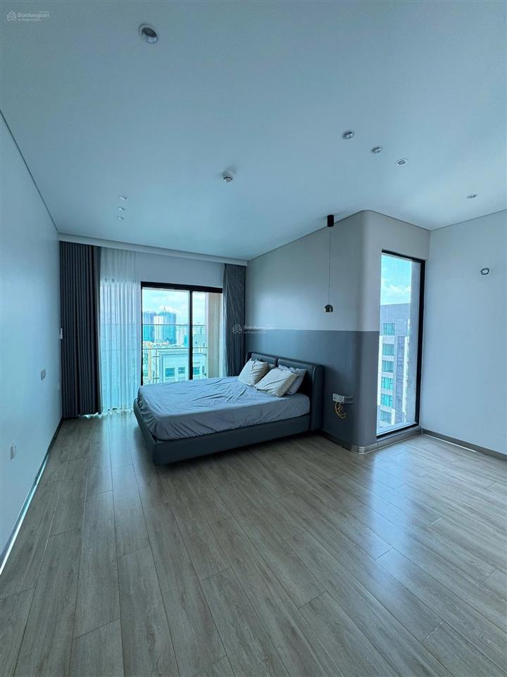 Cho thuê penthouse de la sol, 150 triệu, 430m2, 4pn, 6wc tại quận 4, tp. hcm