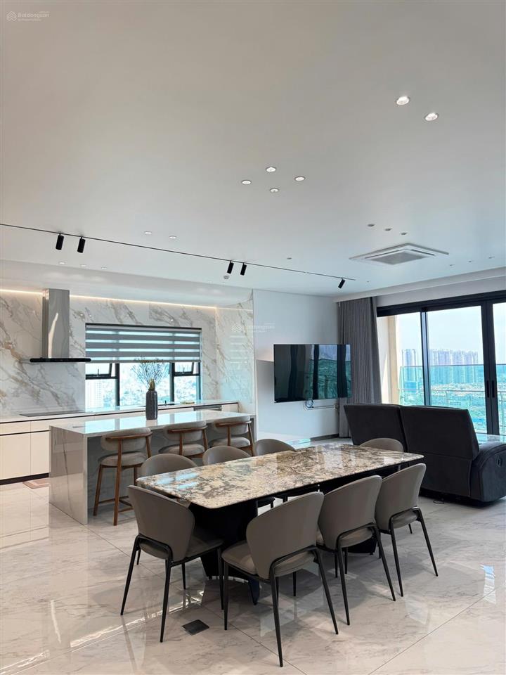 Cho thuê penthouse de la sol, 150 triệu, 430m2, 4pn, 6wc tại quận 4, tp. hcm