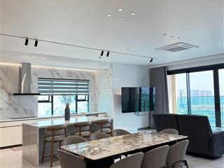 Cho thuê penthouse de la sol, 150 triệu, 430m2, 4pn, 6wc tại quận 4, tp. hcm