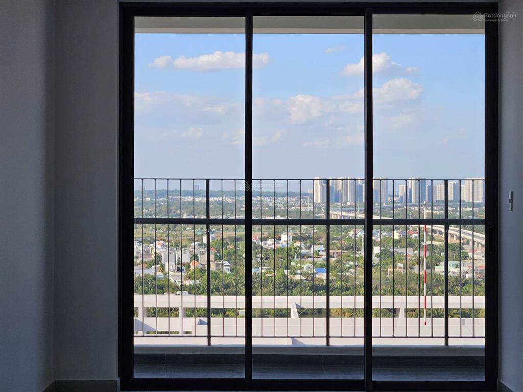 Cho thuê căn 2pn 2wc 70m² tầng cao view thoáng nội thất có sẵn rèm, tủ lạnh, bàn ăn, sofa, giường
