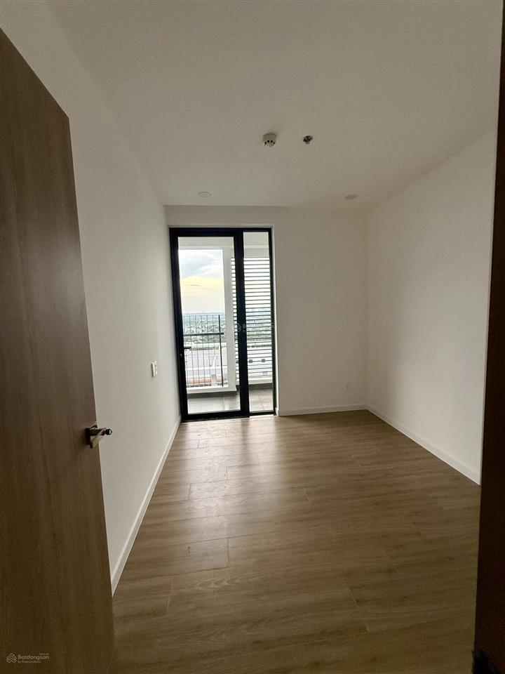 Cho thuê căn 2pn 2wc 70m² tầng cao view thoáng nội thất có sẵn rèm, tủ lạnh, bàn ăn, sofa, giường