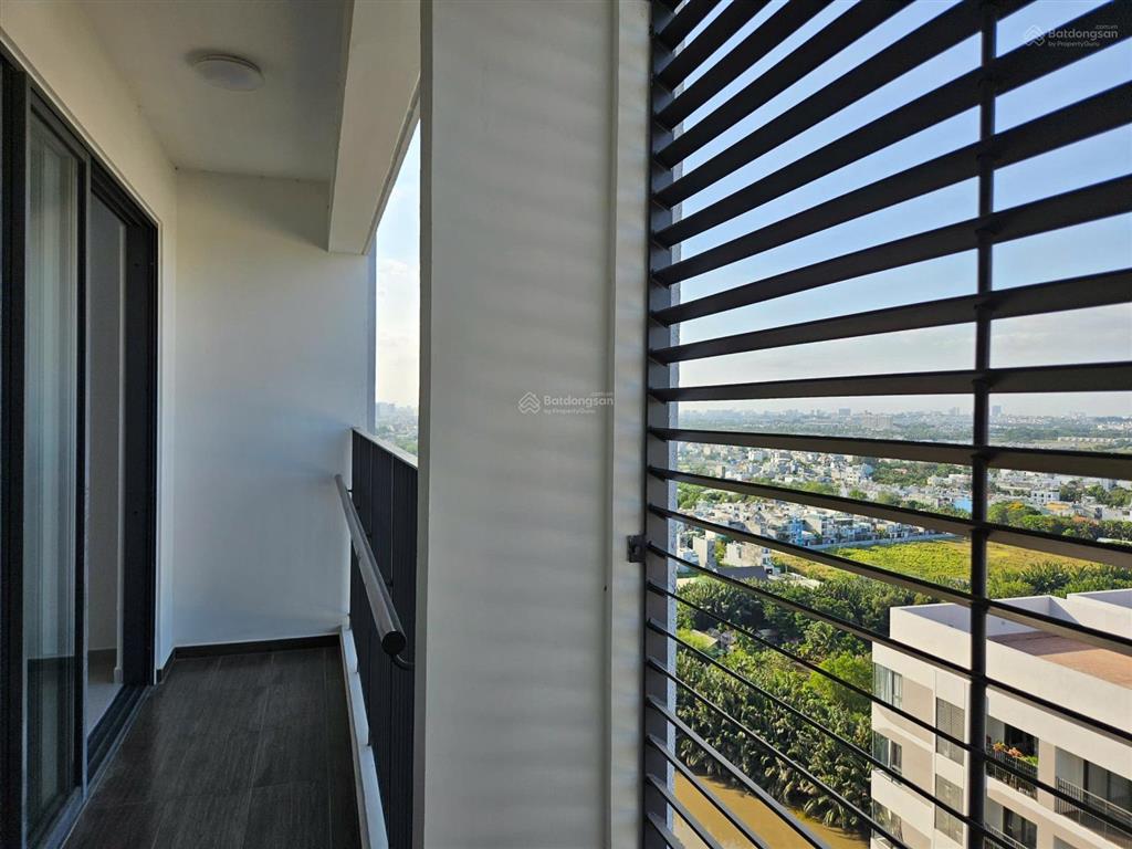 Cho thuê căn 2pn 2wc 70m² tầng cao view thoáng nội thất có sẵn rèm, tủ lạnh, bàn ăn, sofa, giường