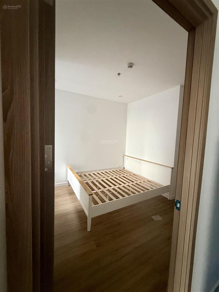 Cho thuê căn 2pn 2wc 70m² tầng cao view thoáng nội thất có sẵn rèm, tủ lạnh, bàn ăn, sofa, giường