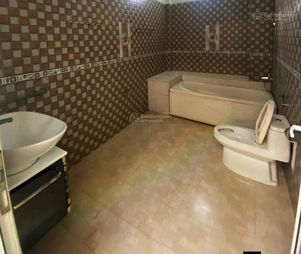 Tôi cần bán biệt thự sân vườn mặt tiền đường, hải châu sát novotel 171 m2 giá 20,5 tỷ. 0766 827 ***
