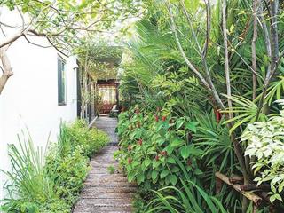 Tôi cần bán biệt thự sân vườn mặt tiền đường hải châu sát novotel 171 m2 giá 20,5 tỷ  0766 827 ***