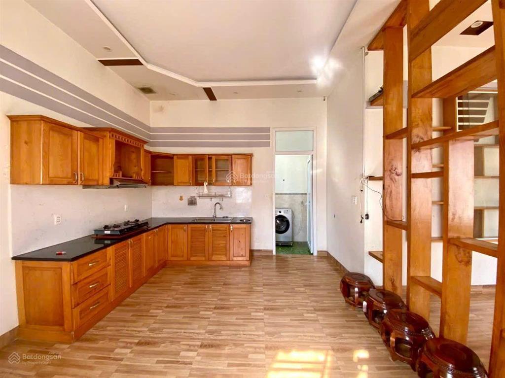 Tôi cần bán biệt thự sân vườn mặt tiền đường, hải châu sát novotel 171 m2 giá 20,5 tỷ. 0766 827 ***