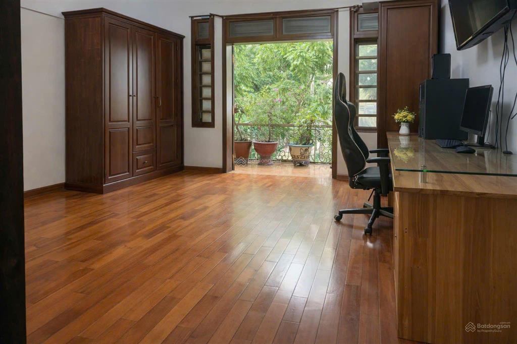 Tôi cần bán biệt thự sân vườn mặt tiền đường, hải châu sát novotel 171 m2 giá 20,5 tỷ. 0766 827 ***