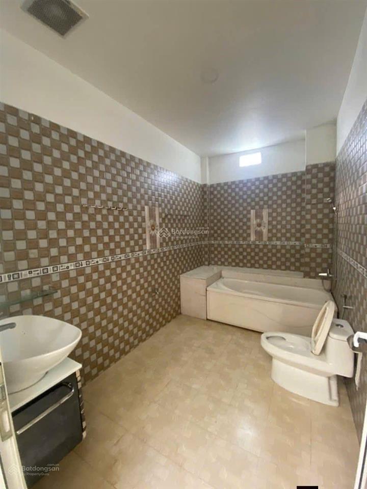 Tôi cần bán biệt thự sân vườn mặt tiền đường, hải châu sát novotel 171 m2 giá 20,5 tỷ. 0766 827 ***