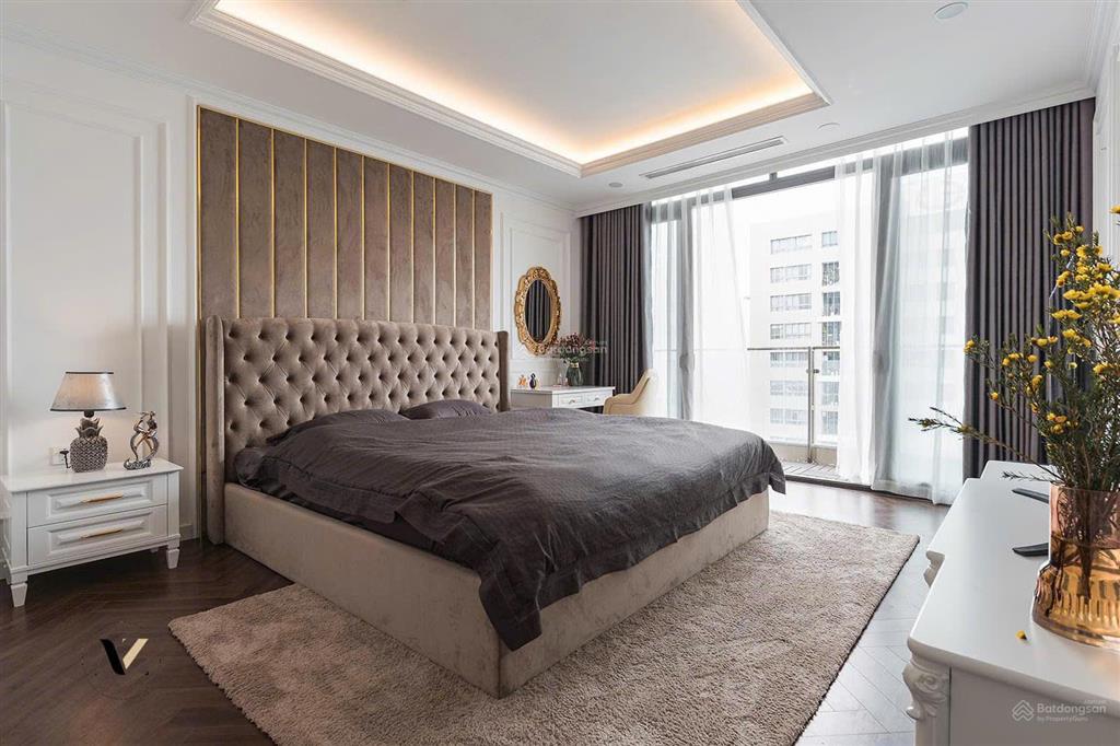 Tôi cần bán trước tết căn hộ 3 phòng ngủ, 3 vệ sinh, diện tích 159m2, căn góc rất đẹp toà n05