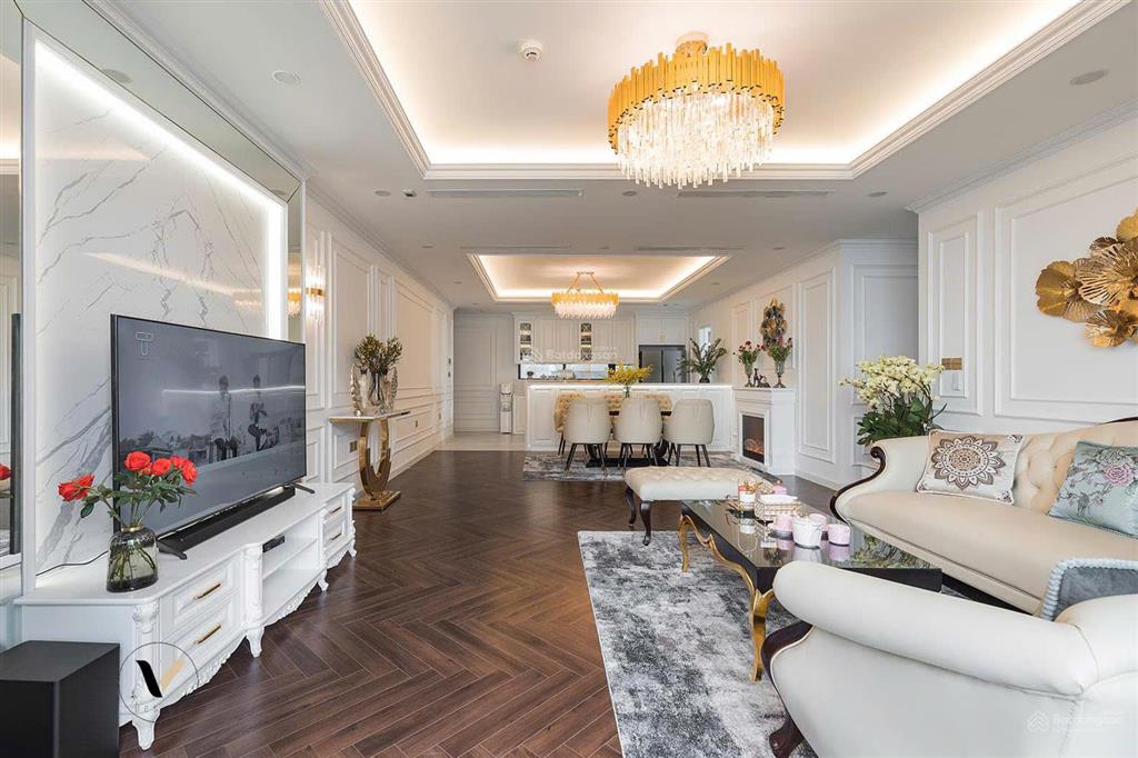 Tôi cần bán trước tết căn hộ 3 phòng ngủ, 3 vệ sinh, diện tích 159m2, căn góc rất đẹp toà n05