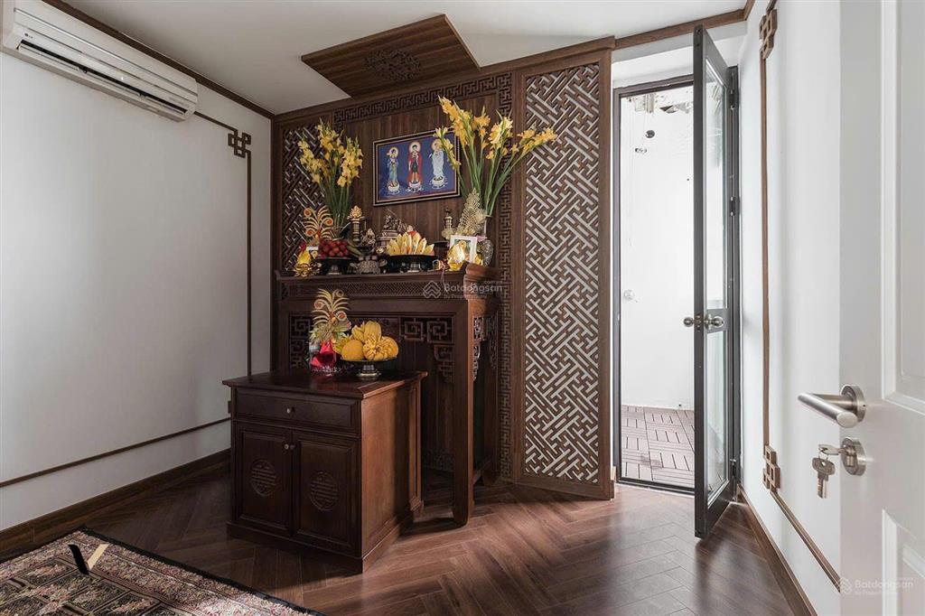 Tôi cần bán trước tết căn hộ 3 phòng ngủ, 3 vệ sinh, diện tích 159m2, căn góc rất đẹp toà n05