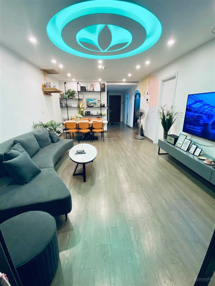 Gia đình cần bán căn goldseason, 66m2, 2 ngủ 2 vệ sinh, đầy đủ nội thất, tầng trung, view thoáng