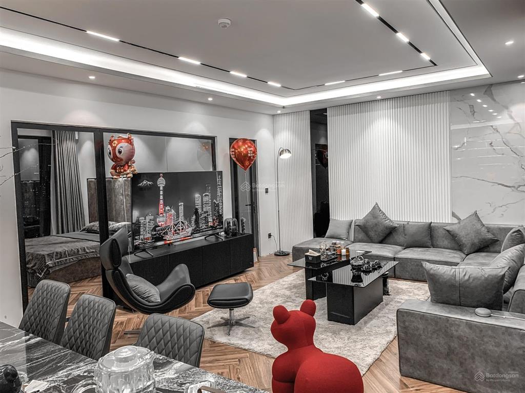 Gia đình bán nhà 4 ngủ 3 vệ sinh chung cư n05 trung hoà nhân chính, căn góc đẹp, nội thất cơ bản