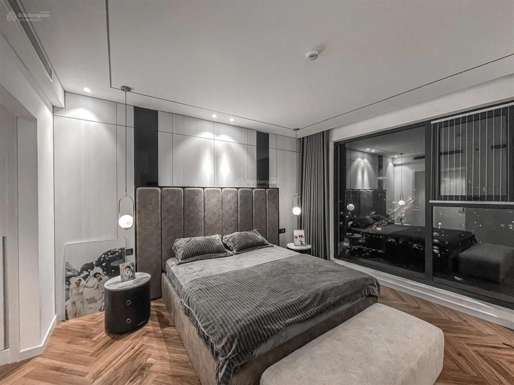 Gia đình bán nhà 4 ngủ 3 vệ sinh chung cư n05 trung hoà nhân chính, căn góc đẹp, nội thất cơ bản