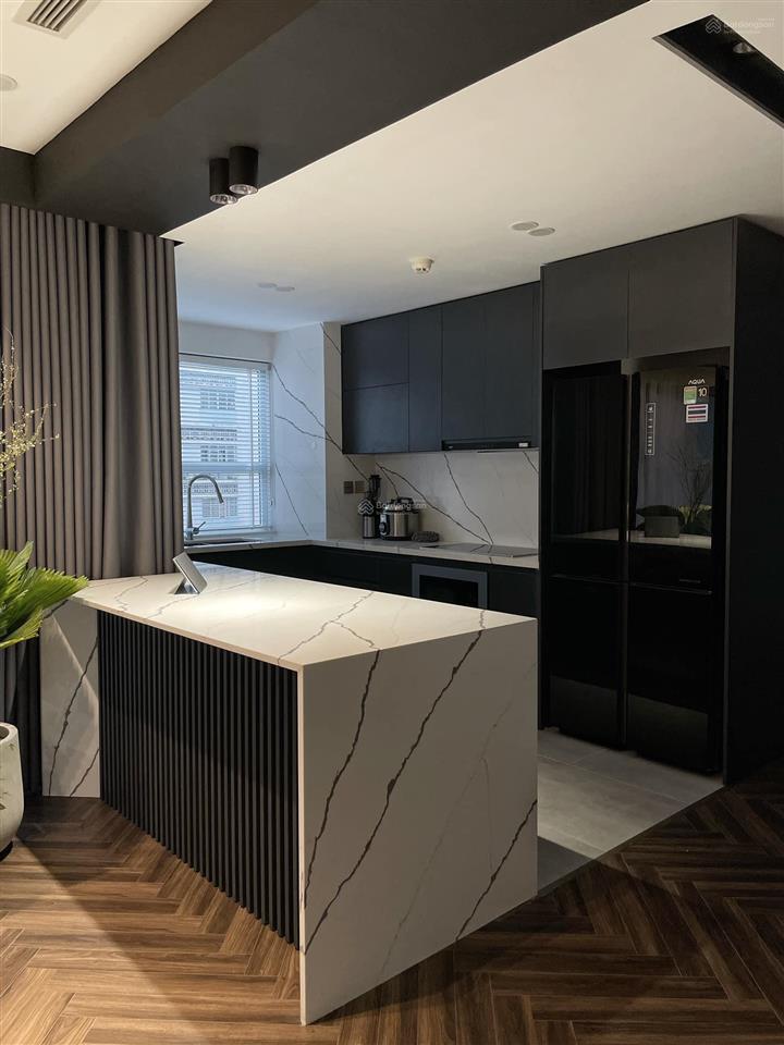 Chính chủ bán căn 3 ngủ 2 vệ sinh toà 34t trung hoà nhân chính, 159m2, tầng trung, view rất thoáng