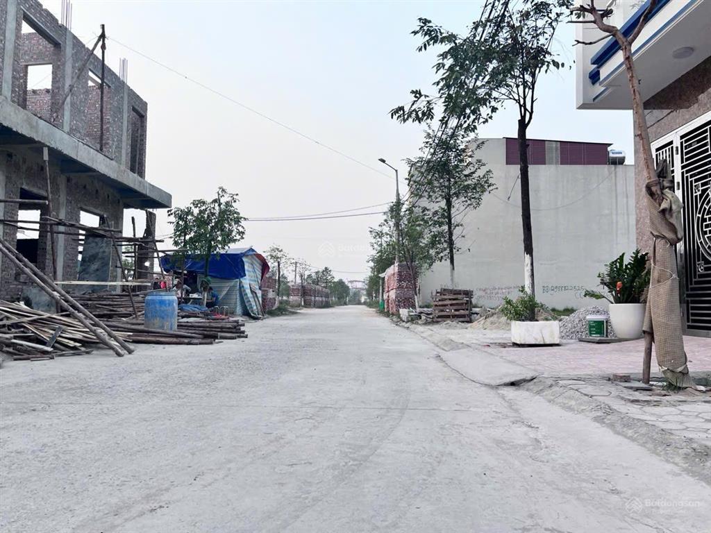 Hơn 3 tỷ lô trục chính a3 quang châu. đối diện các tòa chung cư mini
