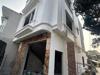 Bán đất sẵn nhà 3 tầng mới cứng giá chỉ nhỉnh 3 tỷ, sát cnc hoà lạc