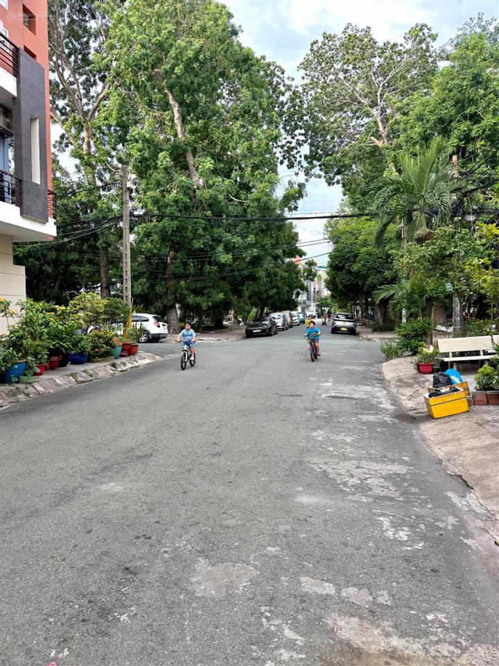 Bán nhà kdc tên lửa, đường 5a yên tĩnh, 4x20m, 4 tầng, gần công viên, nhà đẹp ở ngay