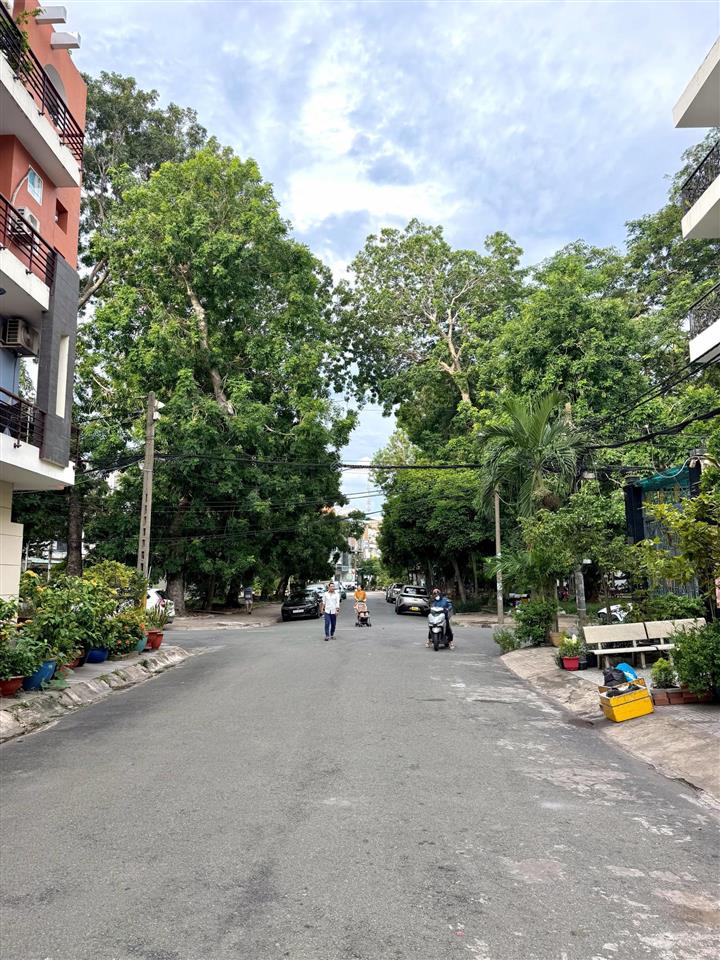 Bán nhà kdc tên lửa, đường 5a yên tĩnh, 4x20m, 4 tầng, gần công viên, nhà đẹp ở ngay