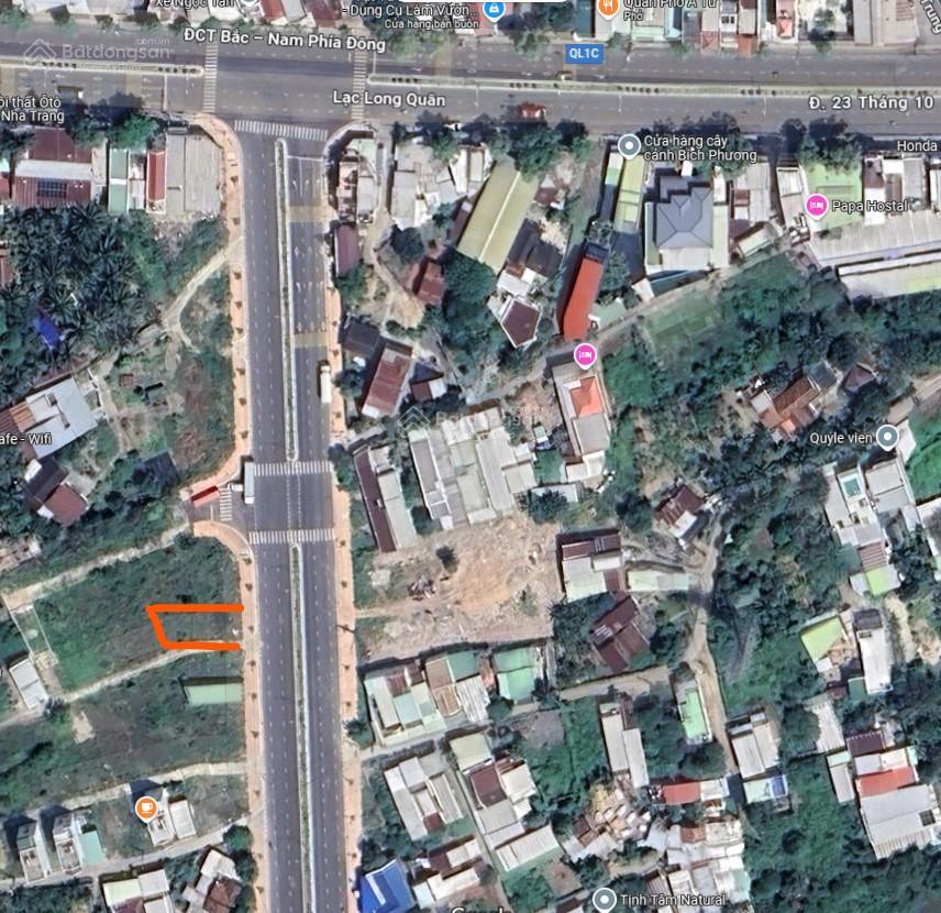 Khu đất trống, mặt tiền đường d30, cách đường 23/10 20m, hướng đông.